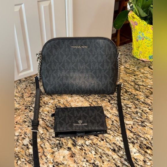 Michael Kors Handbags - Michael Kors Cindy Dome leather Signature Monogram crossbody w/matching wallet